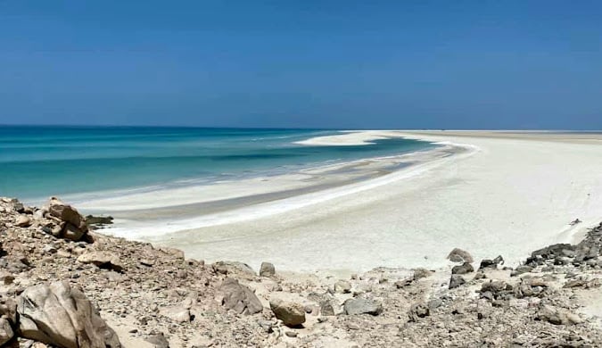 Qalansiyah beach