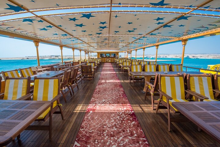 Nefertari Restaurant & Boat